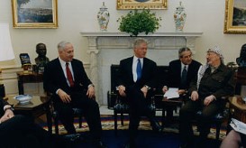 Palestinian leader Yasser Arafat and Israeli Prime Minister Benjamin Netanyahu met with US President Bill Clinton 